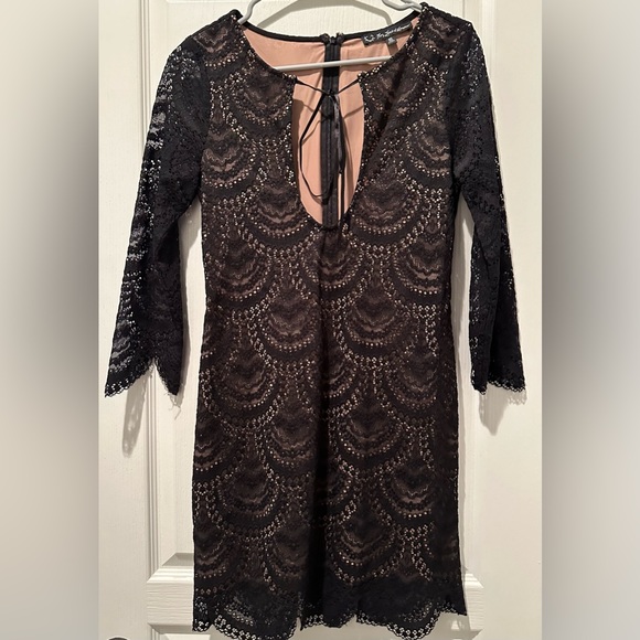 For Love And Lemons 3/4 Sleeve Rosalita
Lace Mini Dress w Front Keyhole Cutout - Picture 2 of 11